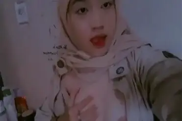 Bokep Jilbab Remaja Seragam SMP Main Lembut poster