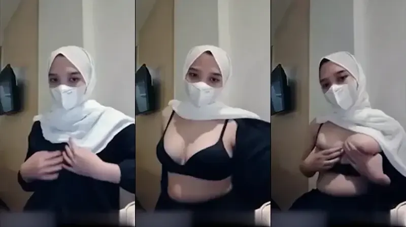 Camilla Hijaber Toge Remas Toket Sampe Basah backdrop