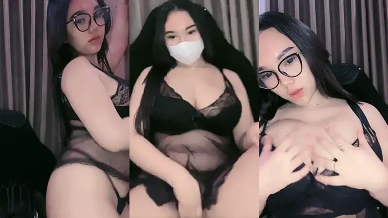 Ratu Glowing Live Mango Pamer Lingerie Hitam backdrop